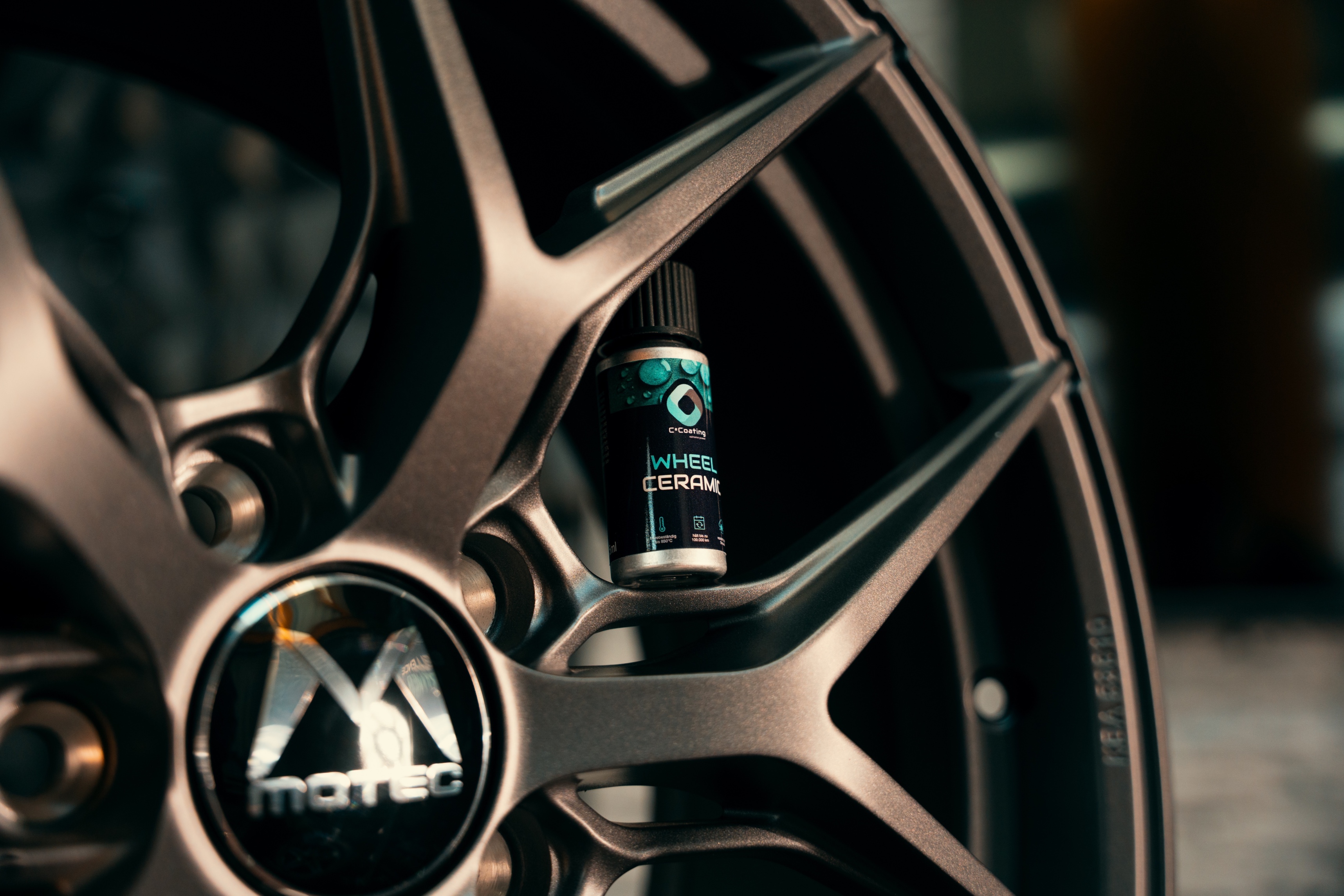 C² Wheel Ceramic Stage 4 — Finished wheel showing mirror-like ceramic coating result with deep gloss and hydrophobic beading